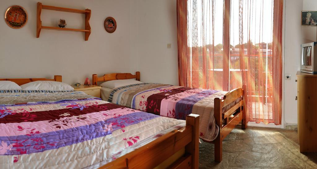 Aris Pension Aya Paraskevi Dış mekan fotoğraf