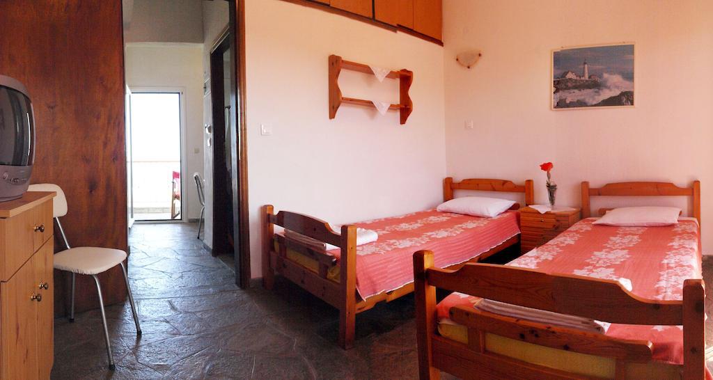 Aris Pension Aya Paraskevi Oda fotoğraf