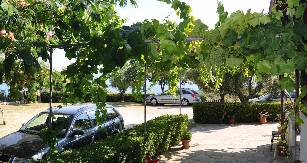 Aris Pension Aya Paraskevi Dış mekan fotoğraf